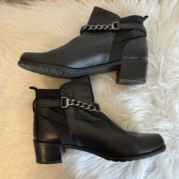 Stuart Weitzman Black OnTheStreet Soft Leather Chainlink Pull On Moto Booties - Picture 7 of 9